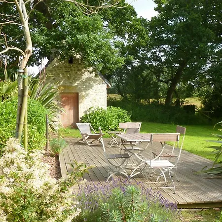 Gites Du Manoir De Savigny Valognes Exterior photo